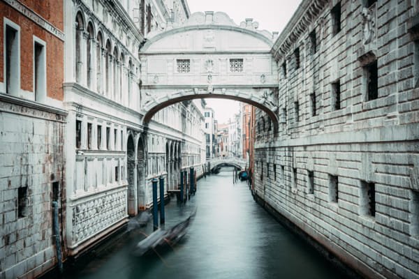 Bridge of Sighs in Venedig als ruhige Architekturfotografie