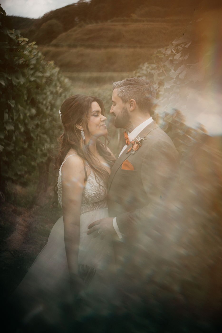Lucas und Valerie bei ihrer Hochzeit am Kaiserstuhl