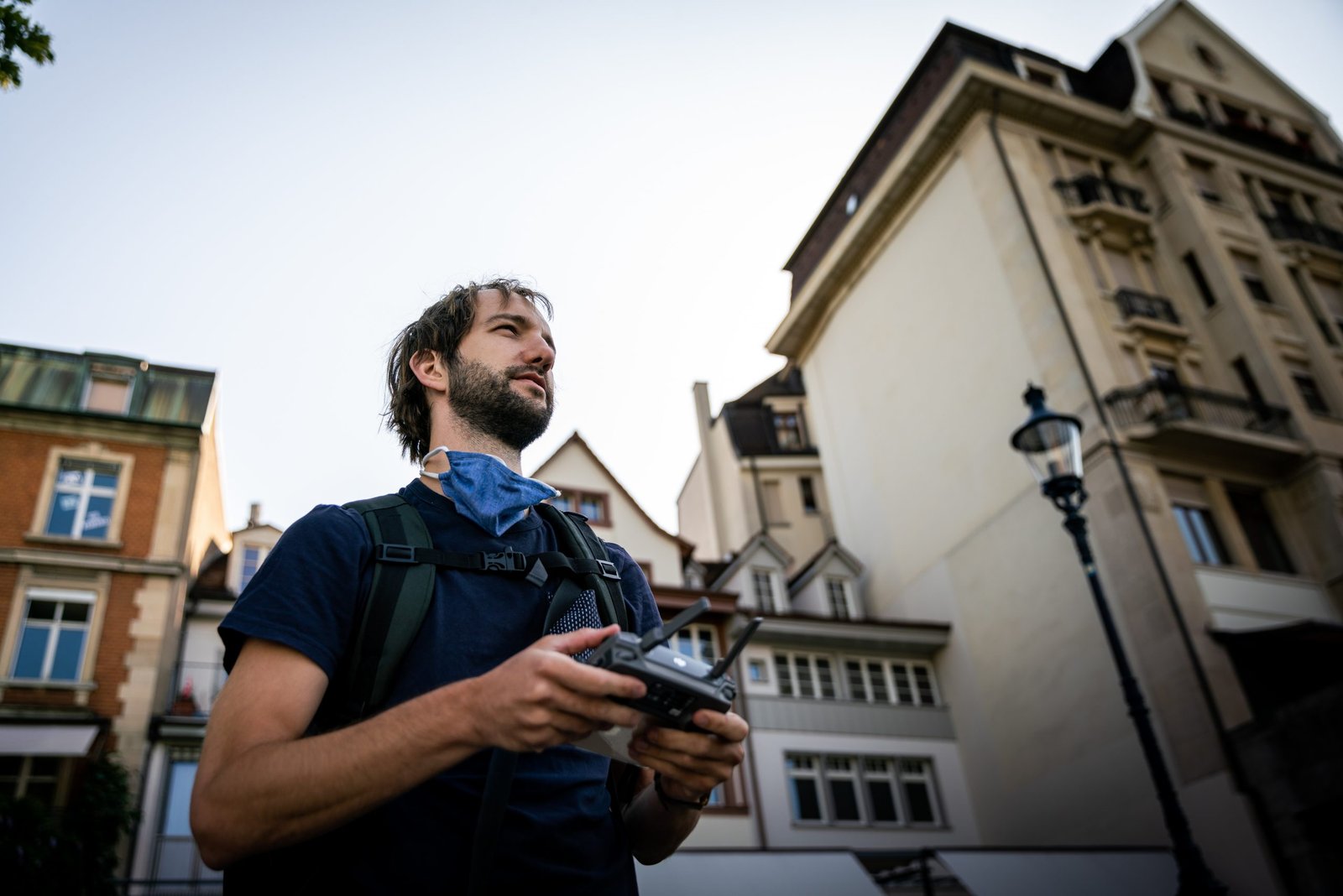 Drohnenpilot in der Basler Altstadt